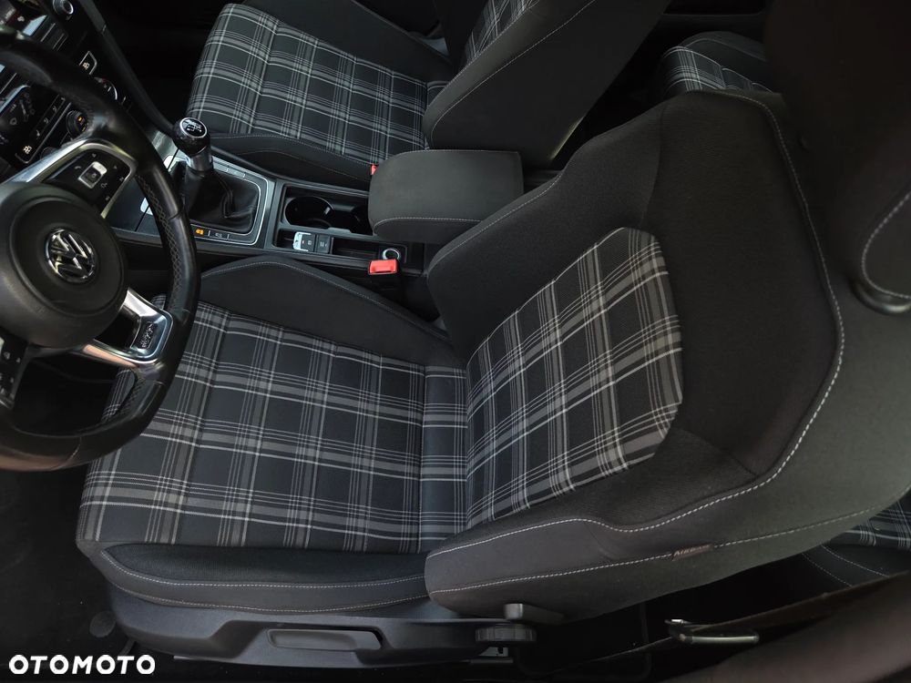 Volkswagen Golf 2.0 TDI BMT GTD - 18