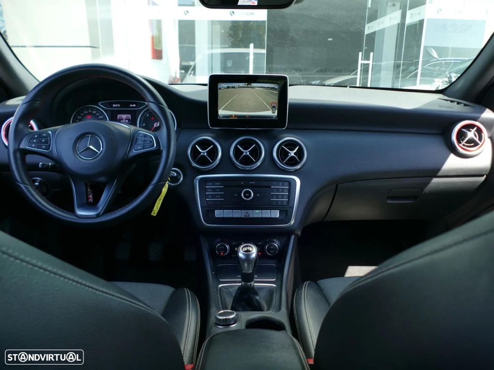 Mercedes-Benz A 180 d AMG Line - 35