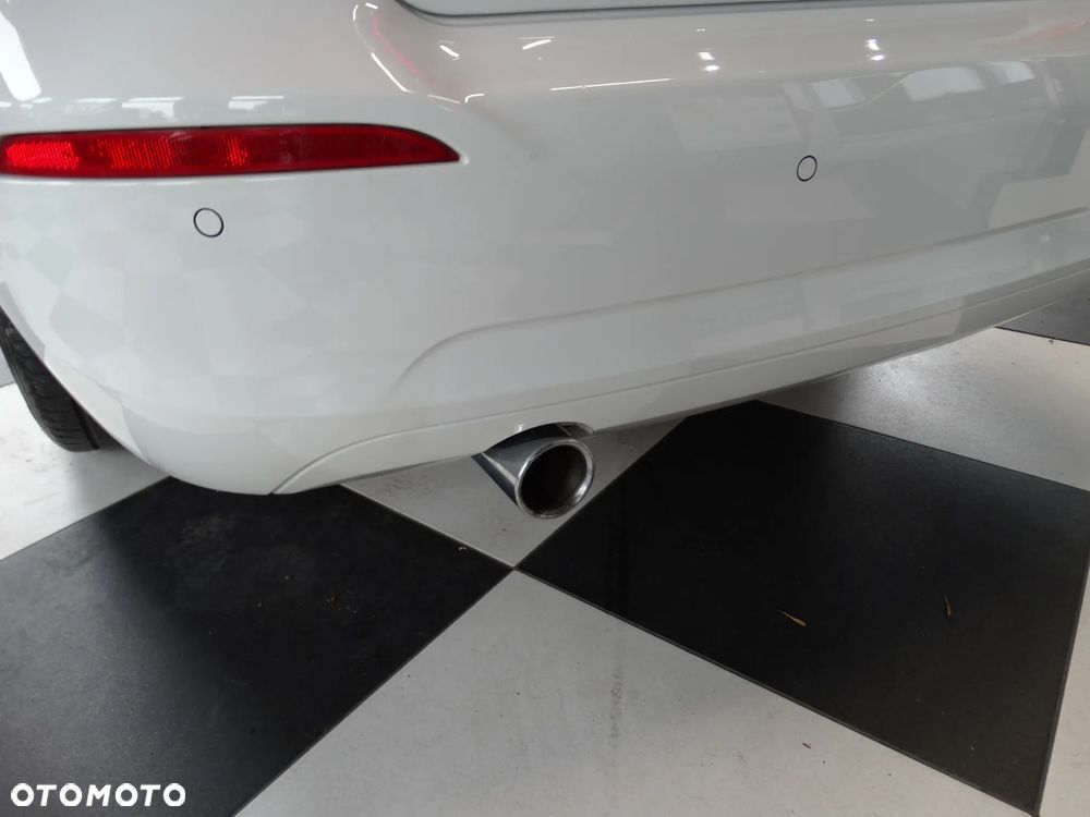 BMW Seria 3 318d Luxury Line - 28