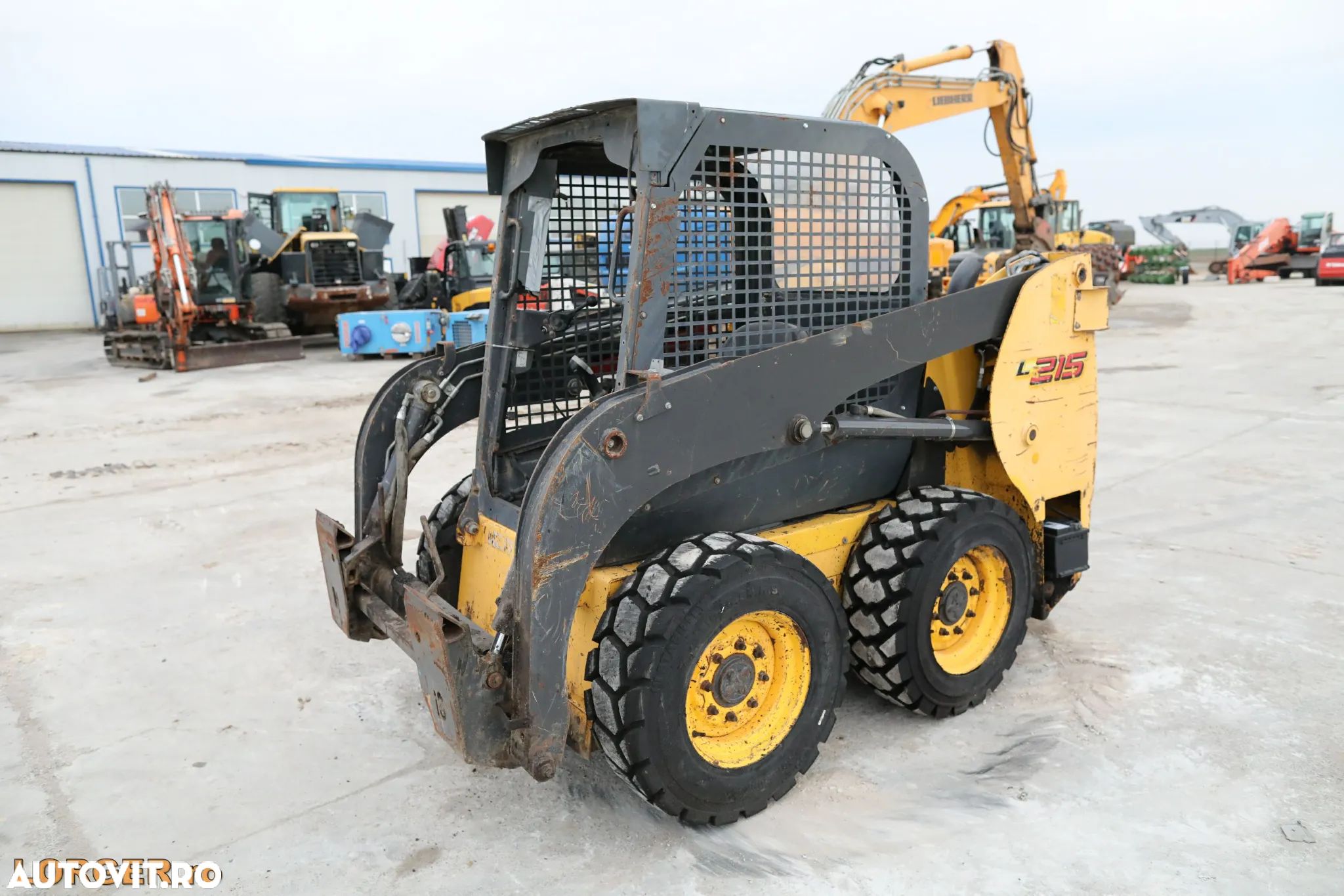 New Holland L215 - 1