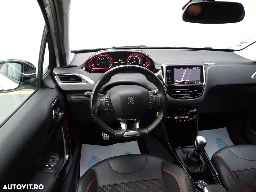 Peugeot 2008 1.2 L PureTech STT GT Line - 17