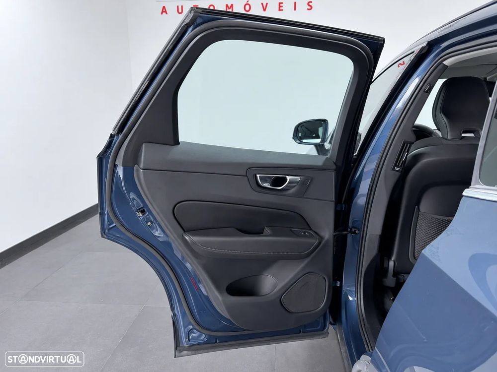 Volvo XC 60 2.0 B4 Momentum - 40