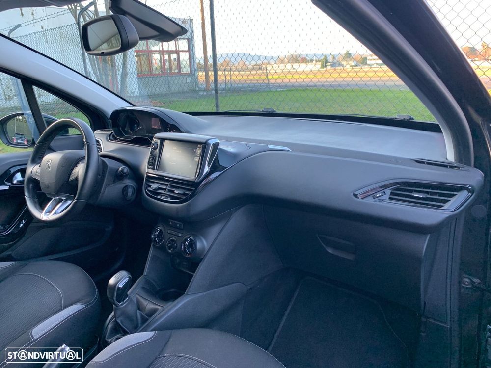 Peugeot 208 1.2 PureTech Allure - 18