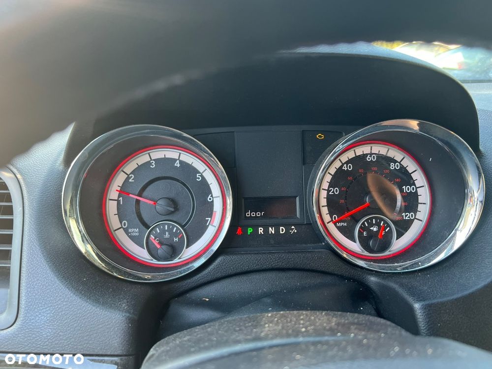 Dodge Grand Caravan - 6