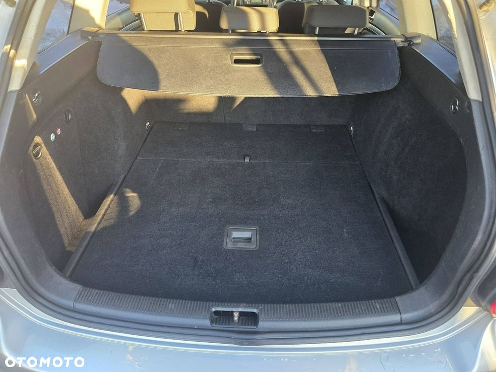 Volkswagen Golf 1.6 TDI DPF Comfortline - 25
