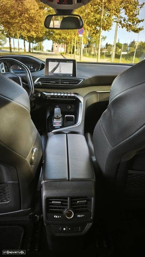 Peugeot 5008 1.5 BlueHDi Allure Pack EAT8 - 26