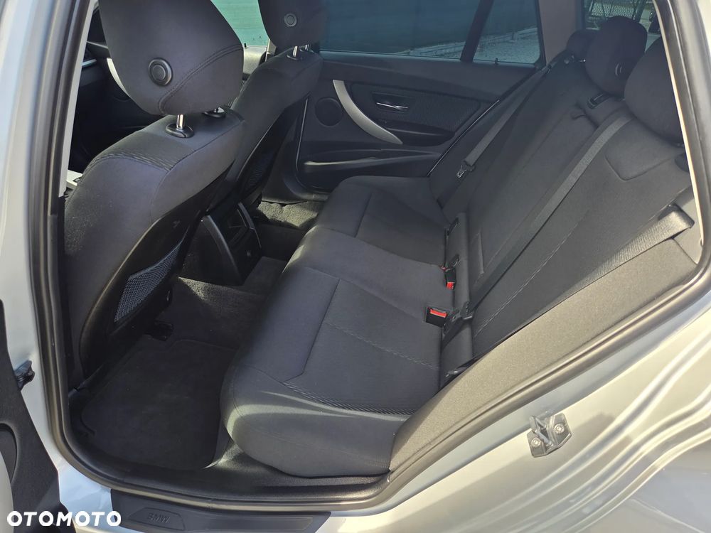 BMW Seria 3 318d xDrive M Sport Shadow - 21