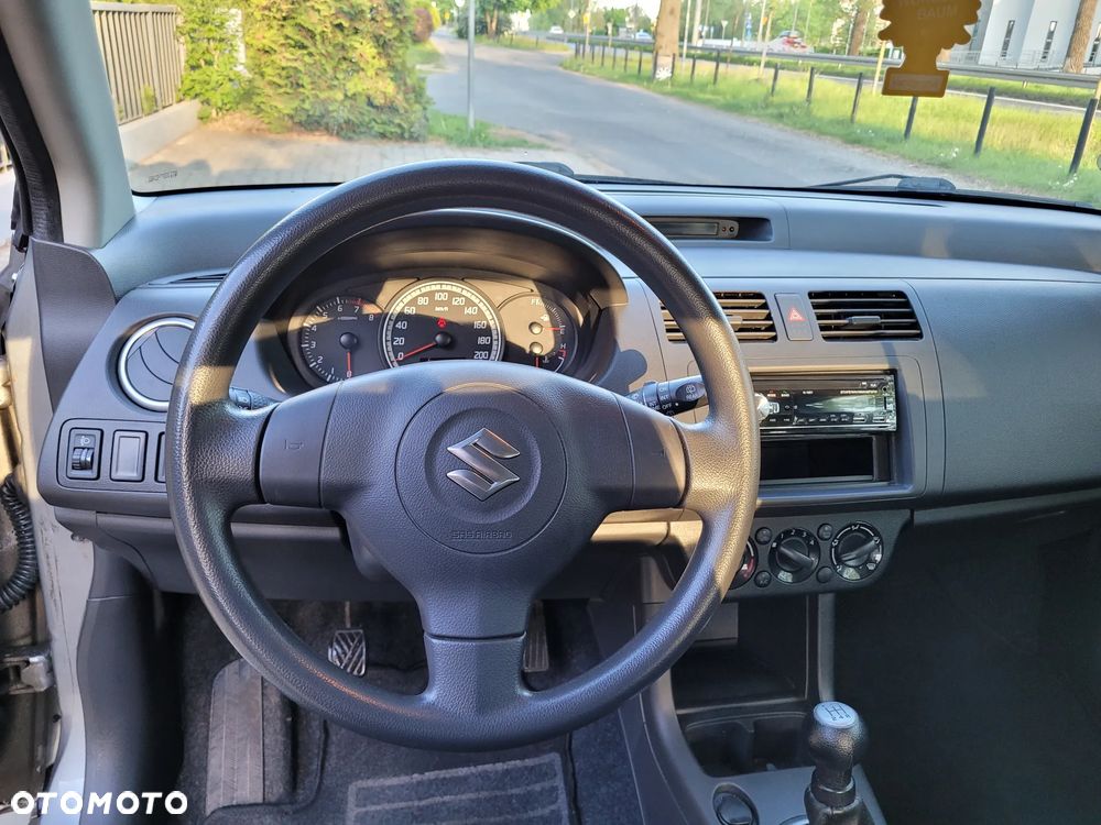 Suzuki Swift 1.3 Club - 9