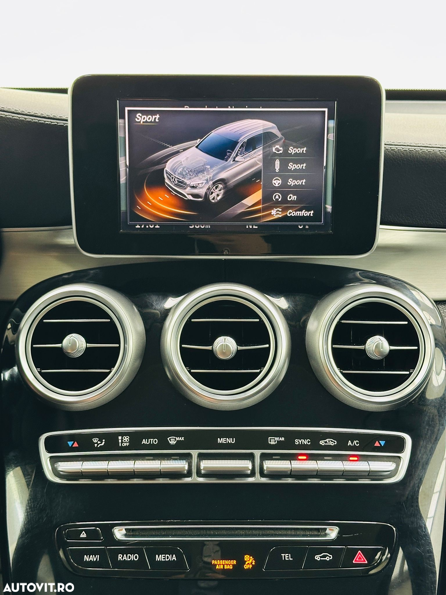 Mercedes-Benz GLC - 31