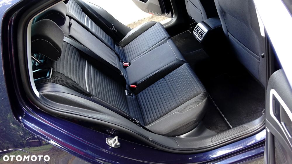 Volkswagen Golf - 12