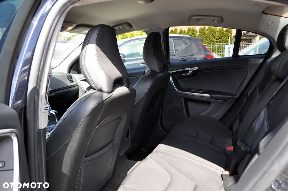 Volvo S60 D4 Drive-E Dynamic Edition (Kinetic) - 29
