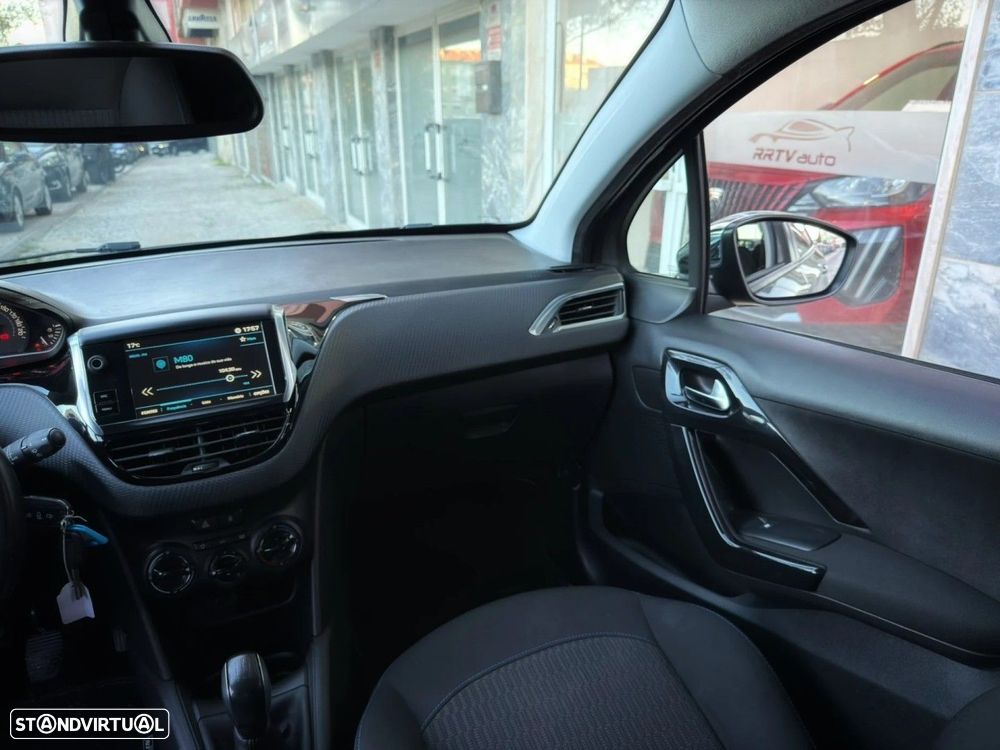 Peugeot 208 1.2 PureTech Style - 18