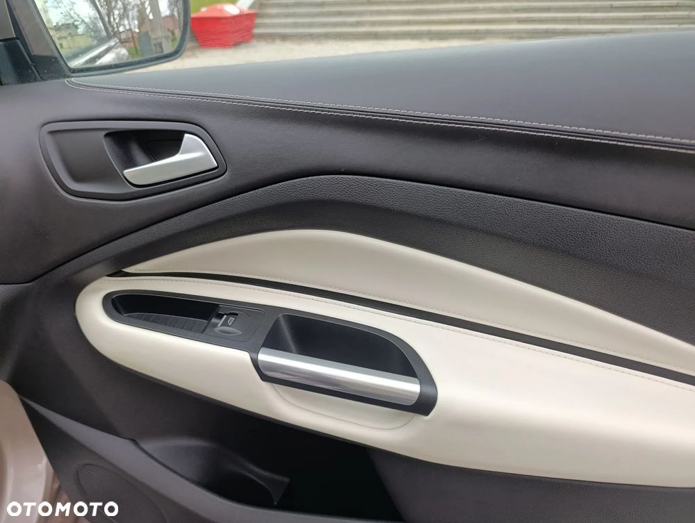 Ford Kuga 2.0 TDCi 4x4 Vignale - 27