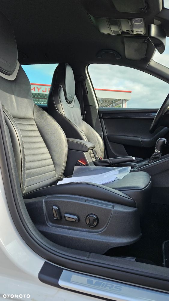Skoda Octavia Combi 2.0 TDI DSG RS - 27
