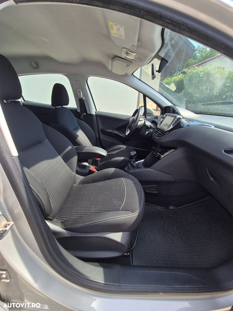 Peugeot 208 1.2 L PureTech Active - 11