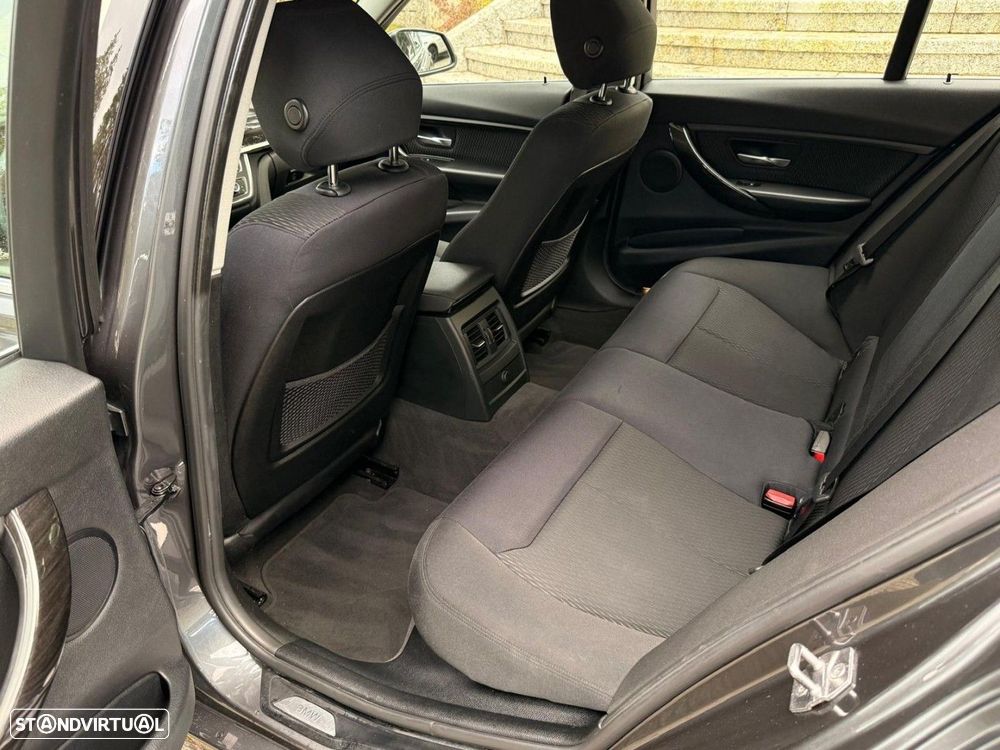 BMW 320 d Touring EfficientDynamics - 31