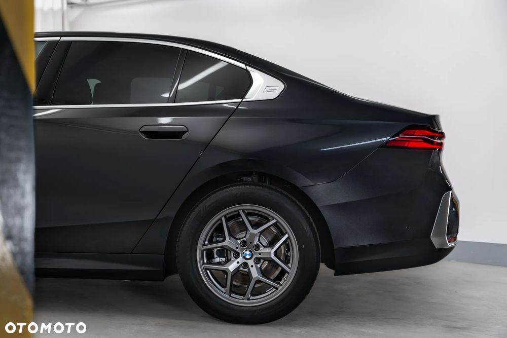 BMW Seria 5 520d mHEV - 9