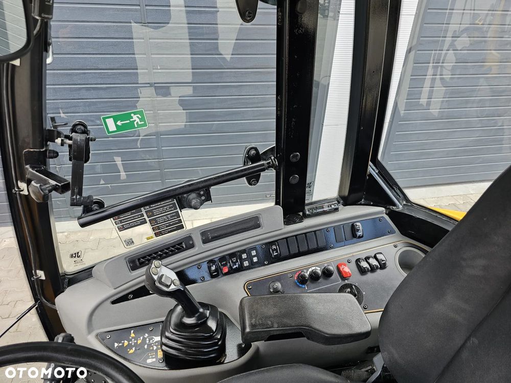 JCB 407 AGRI 2022r - 11
