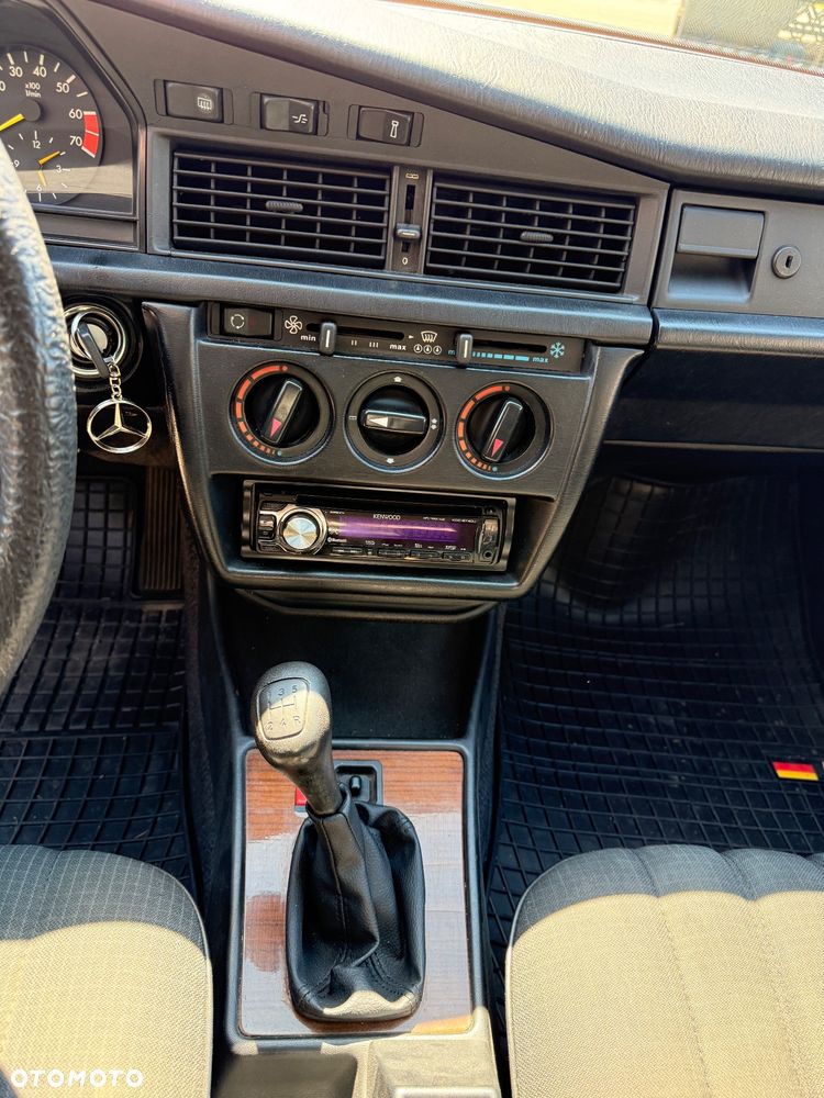 Mercedes-Benz W201 (190) - 15