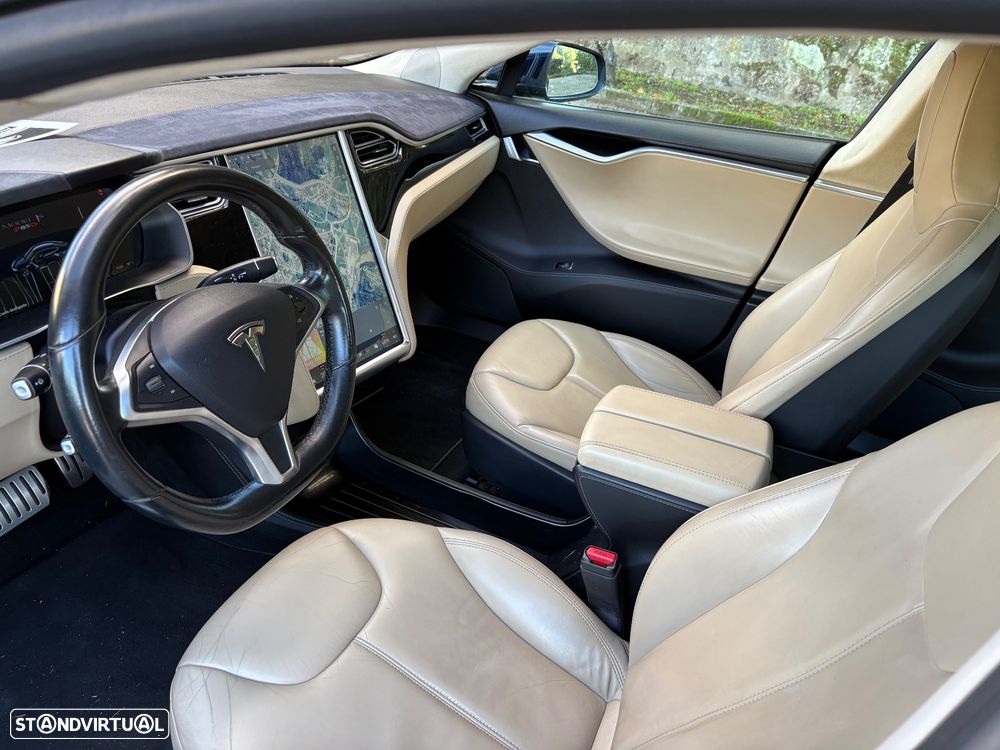 Tesla Model S - 3