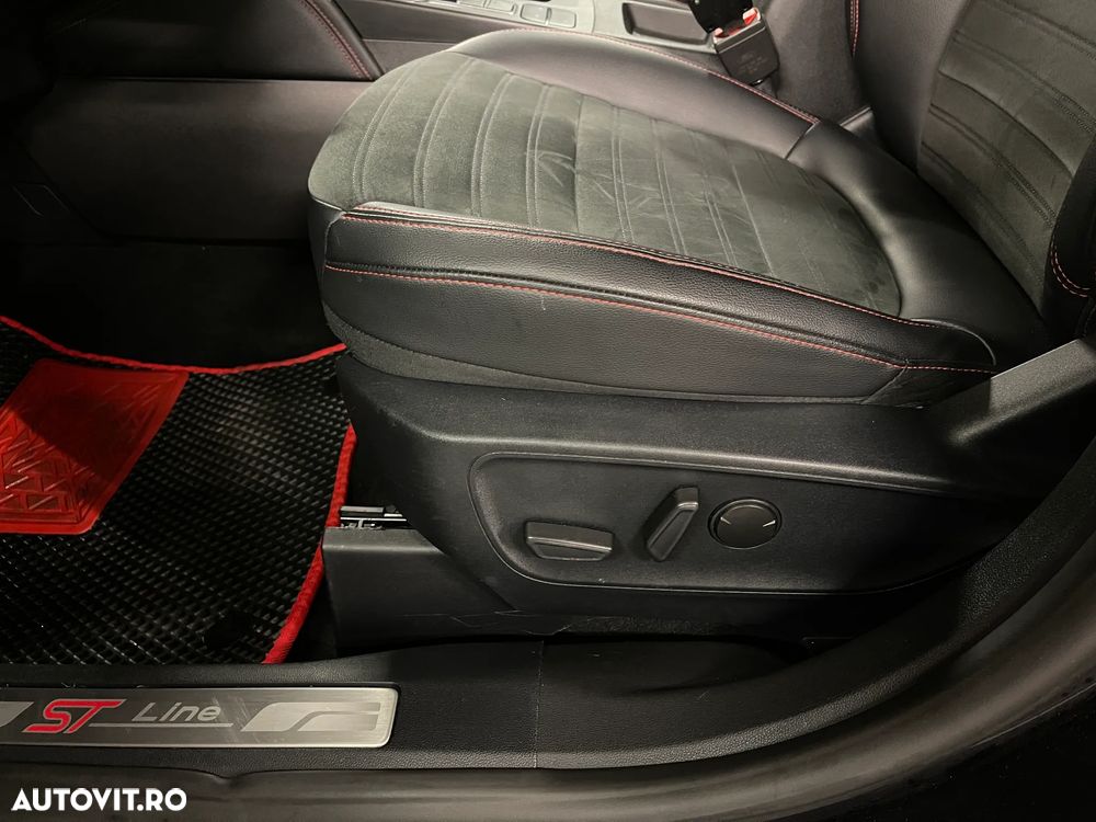 Ford Kuga 2.5 Duratec PHEV ST-LINE - 24