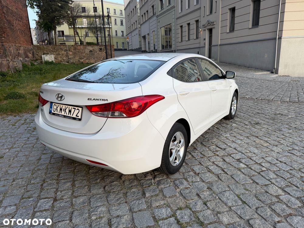 Hyundai Elantra 1.6 Comfort - 4