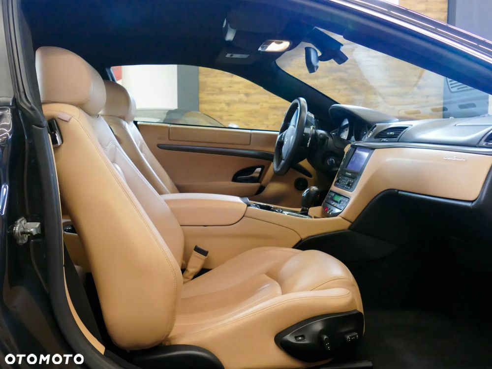 Maserati GranTurismo Automat - 12