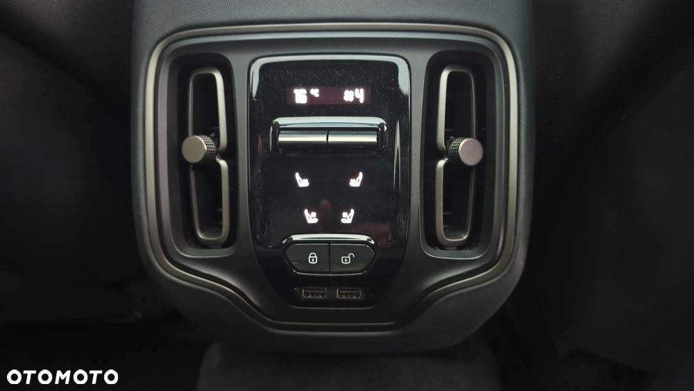 Aston Martin DBX - 17