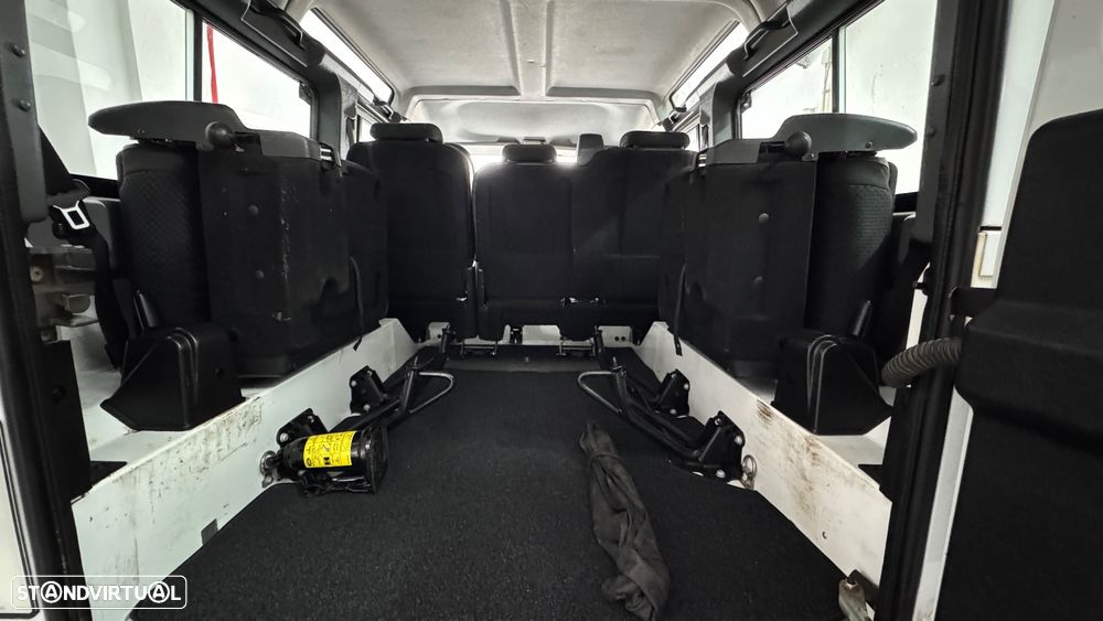 Land Rover Defender 110 DPF E - 24