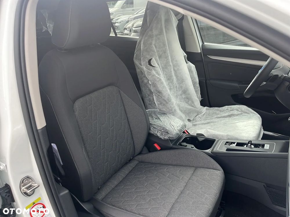 Volkswagen Golf VIII 1.5 eTSI EVO Life DSG - 9