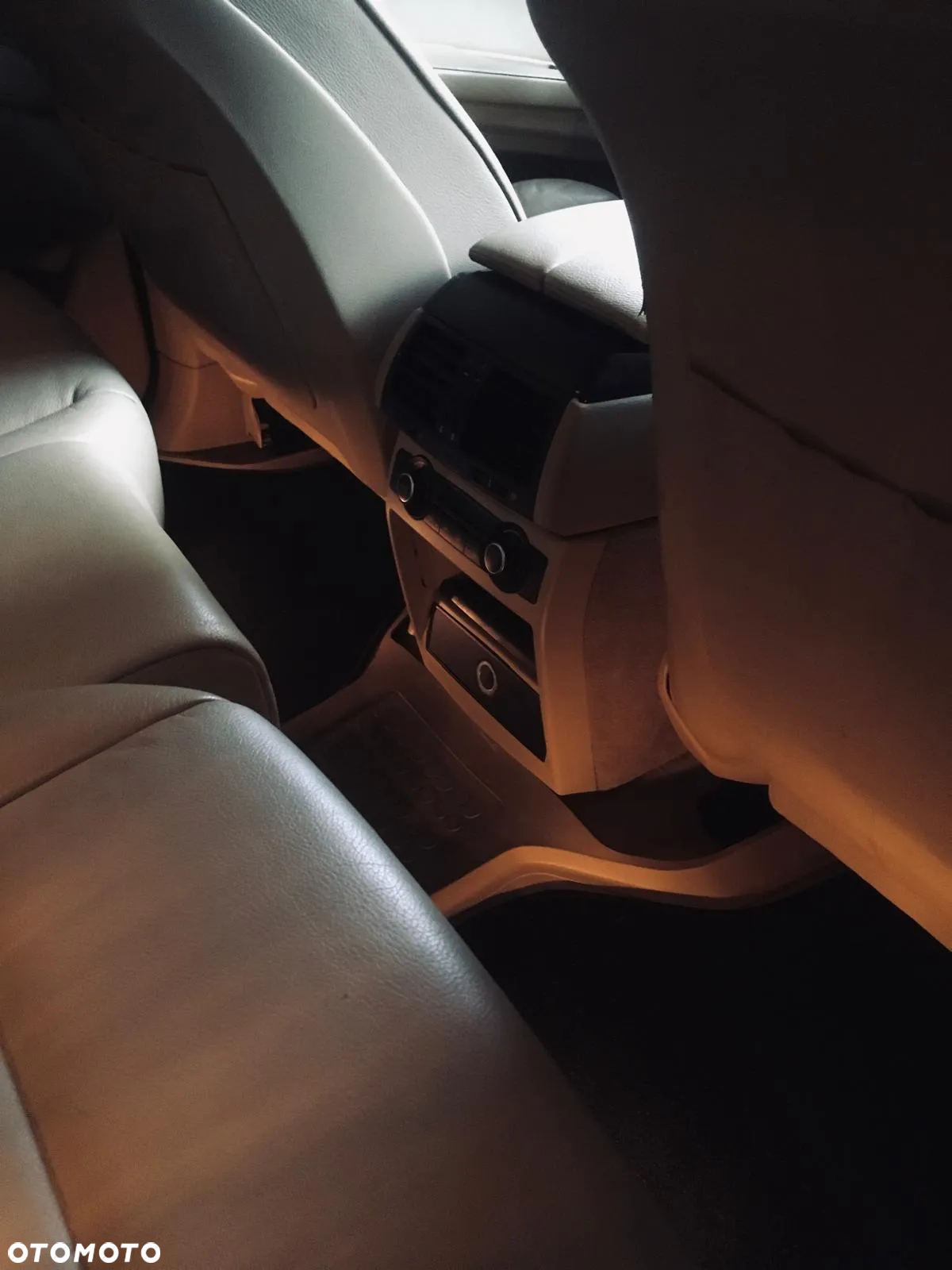 BMW X5 4.8i xDrive - 23