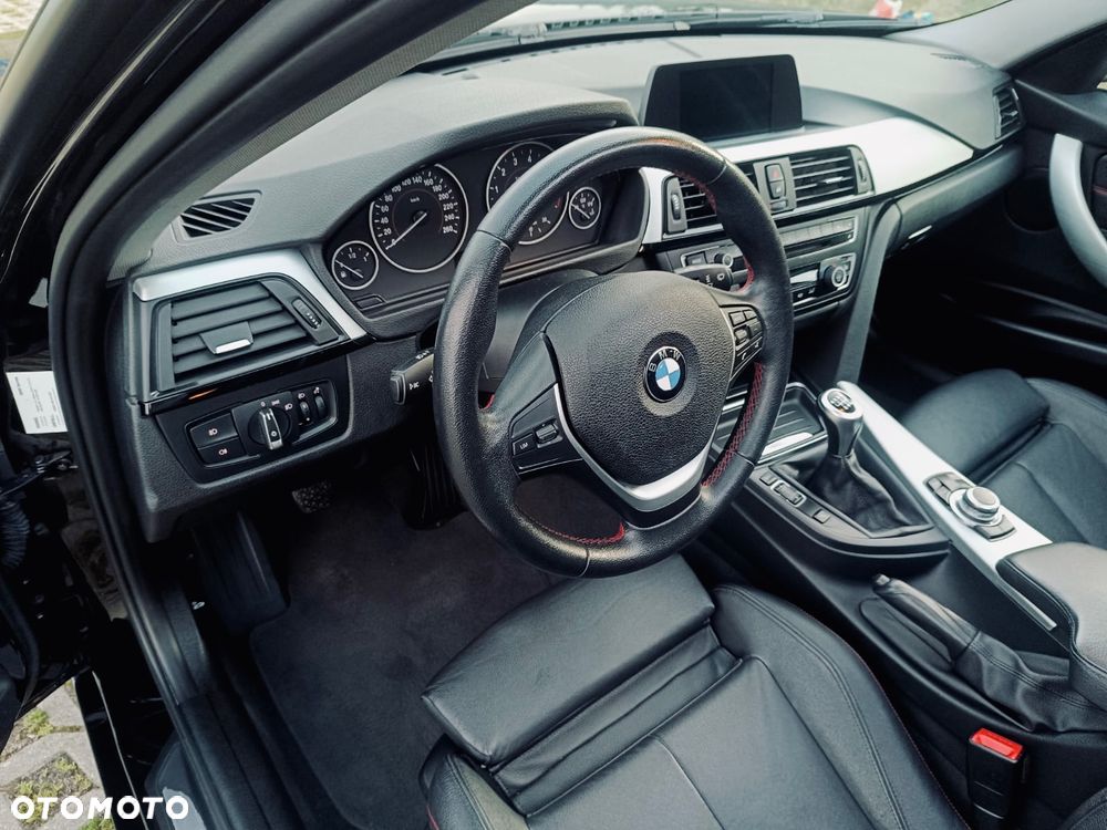 BMW Seria 3 320i xDrive Sport Line - 14