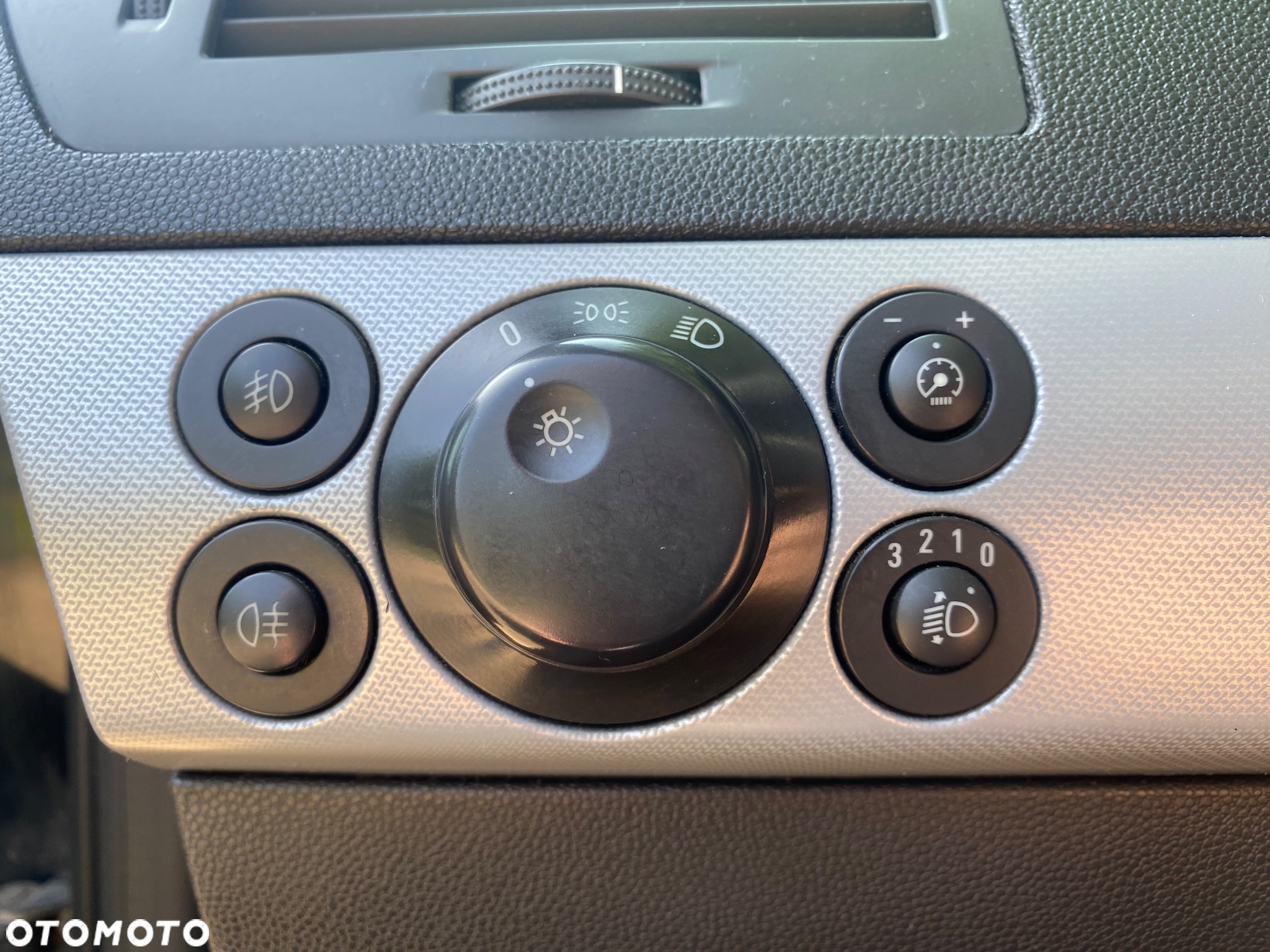 Opel Astra III GTC 1.8 Cosmo - 15