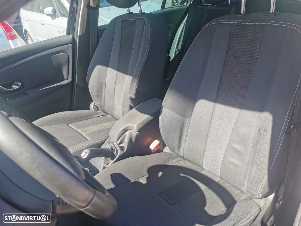 Renault Mégane Sport Tourer - 8