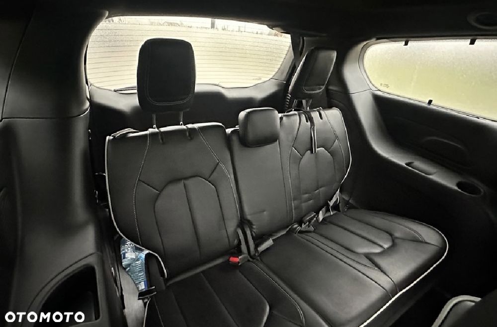 Chrysler Pacifica - 10