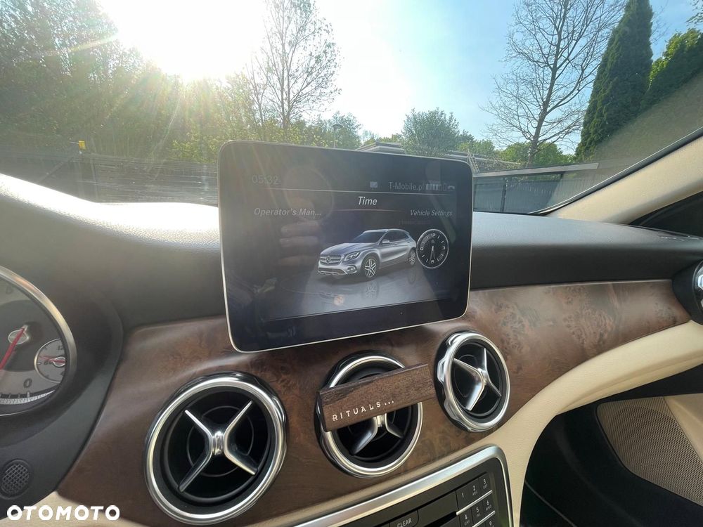 Mercedes-Benz GLA 250 7G-DCT - 18