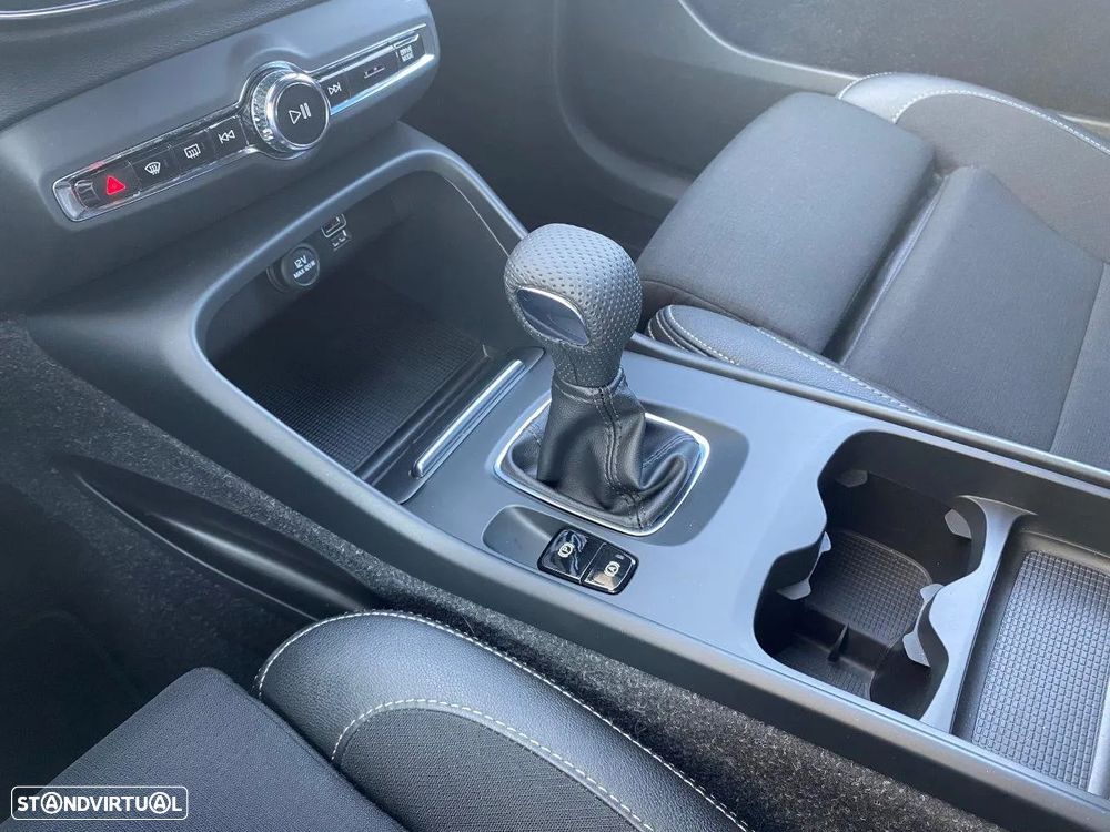 Volvo XC 40 2.0 D3 Momentum Plus - 32
