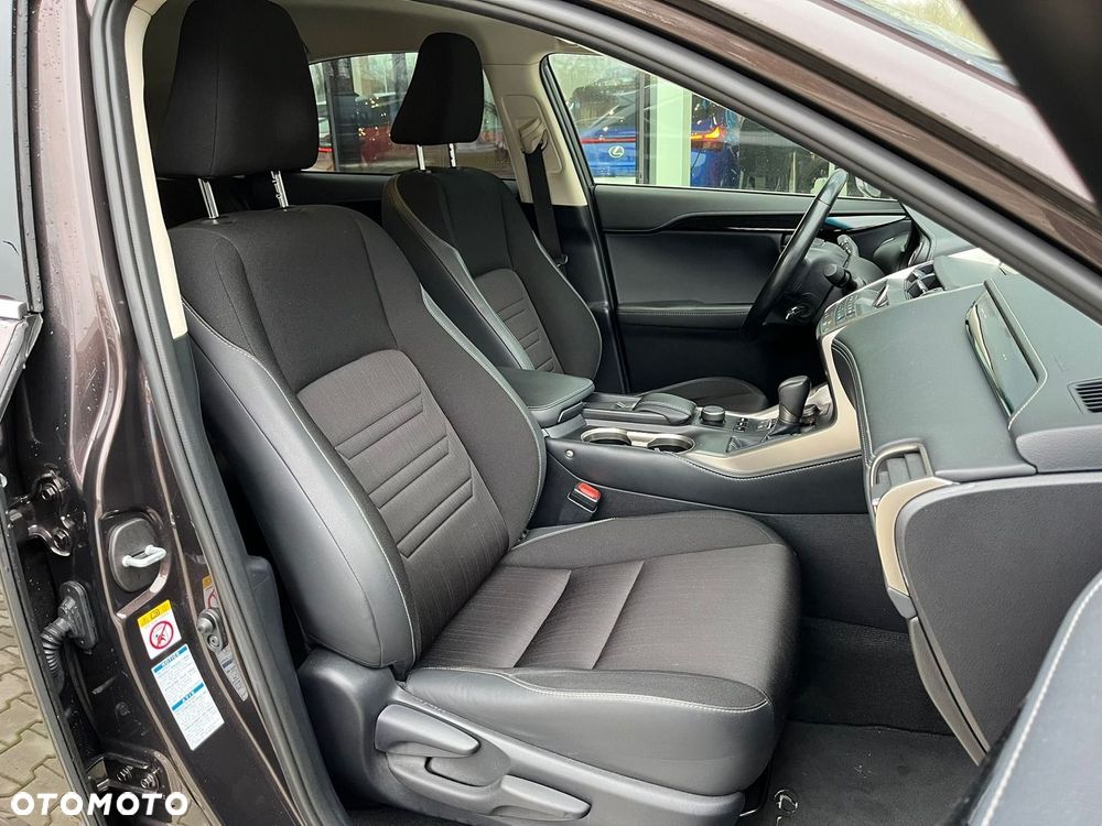 Lexus NX 300h Elite AWD - 24