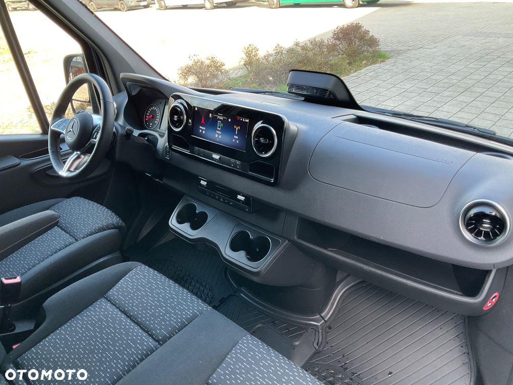 Mercedes-Benz Sprinter 319 - 12
