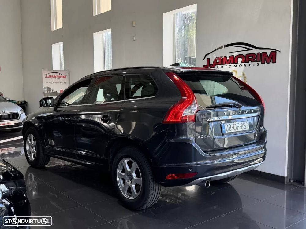 Volvo XC 60 2.0 D4 DRIVe Momentum — photo 4