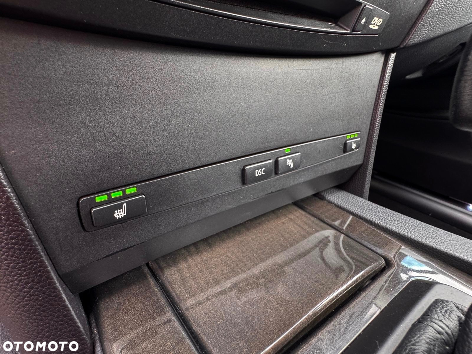 BMW Seria 5 545i - 36