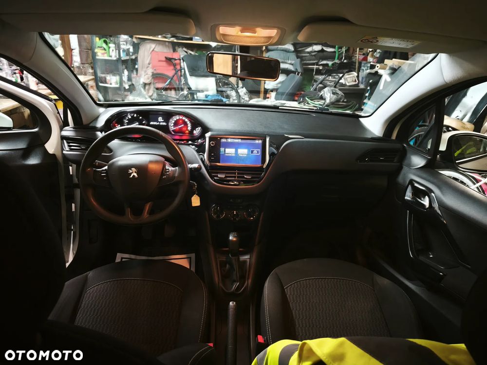 Peugeot 208 - 22