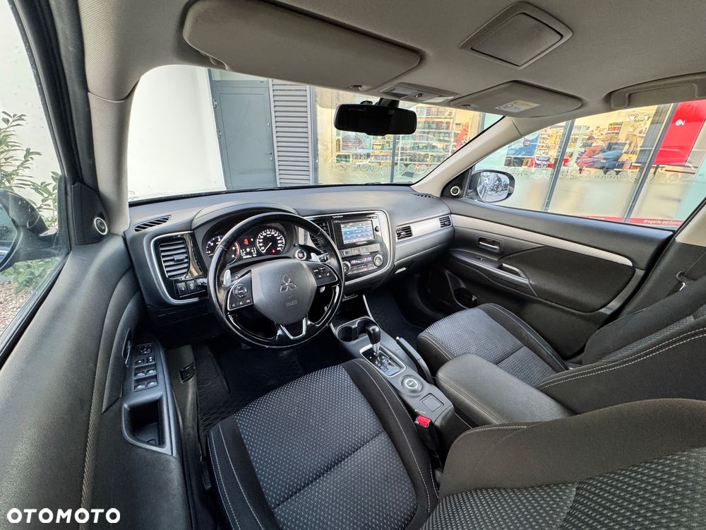 Mitsubishi Outlander 2.2 DI-D Intense + SDA 4WD - 20