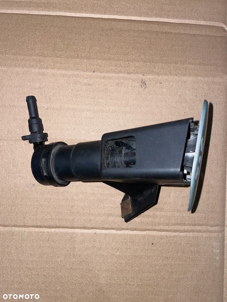 SPRYSKIWACZ LAMPY ZASLEPKA LEWY PRZOD 6T1 TOYOTA AVENSIS T25 - 2