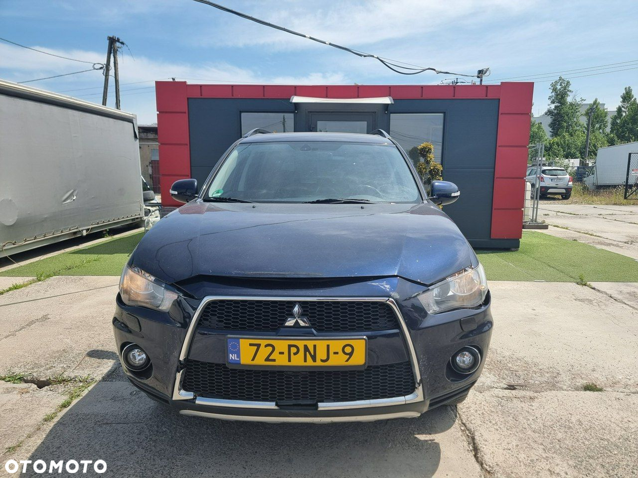 Mitsubishi Outlander - 2