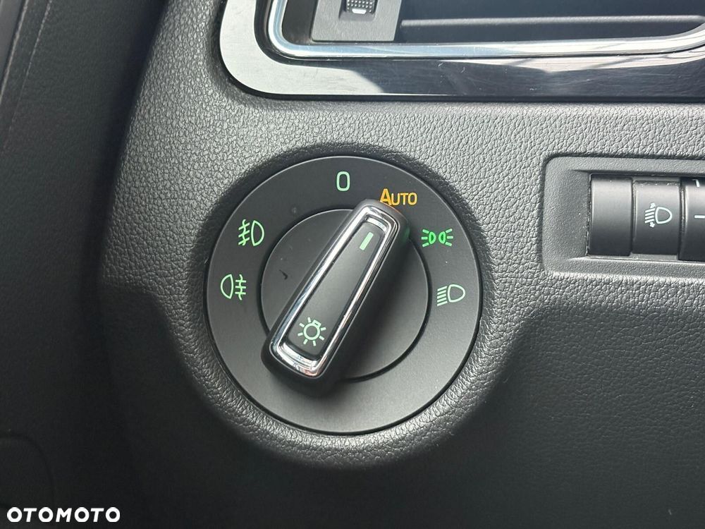 Skoda RAPID 1.0 TSI Style - 23