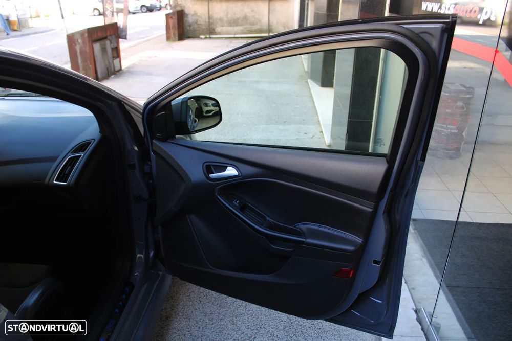 Ford Focus 2.3 EcoBoost S&S 4WD RS - 28