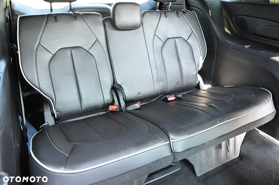 Chrysler Pacifica - 24