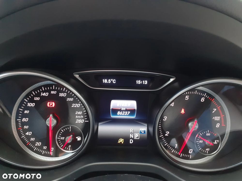 Mercedes-Benz GLA - 13