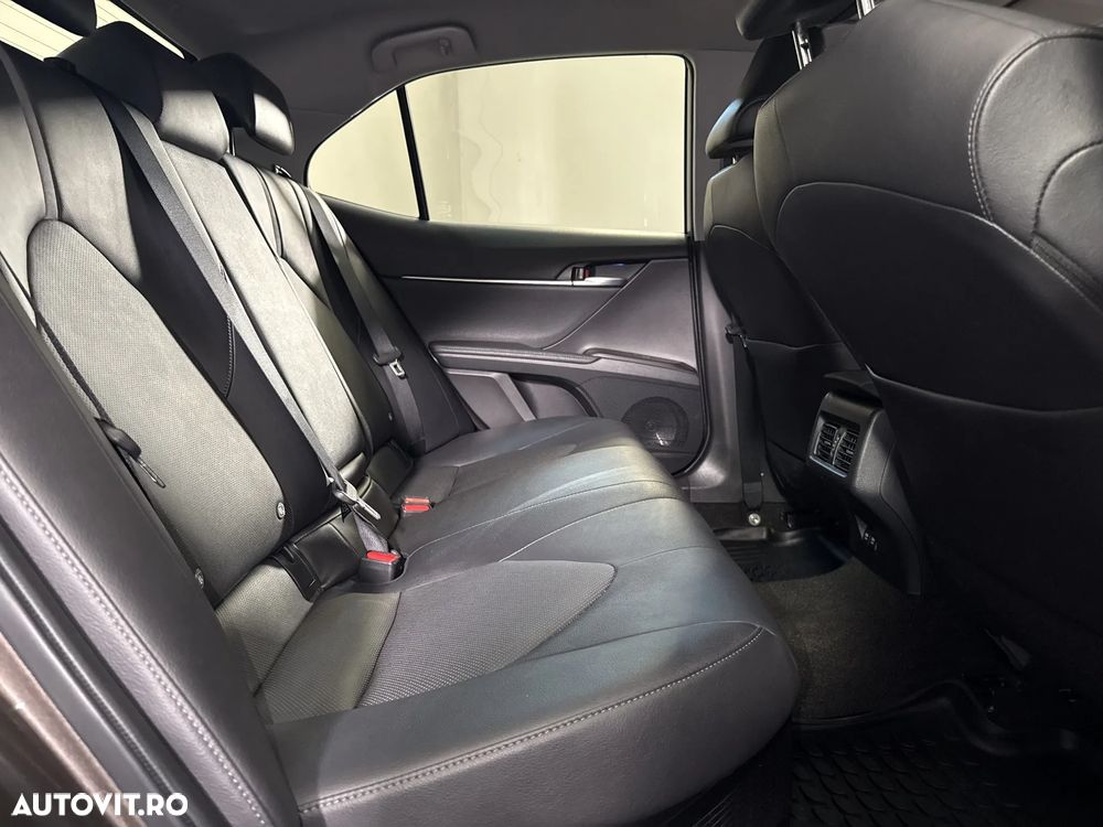 Toyota Camry - 13